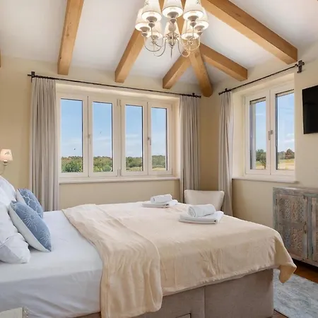 Villa Kastelir Dom wakacyjny *