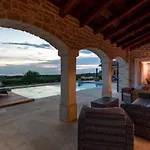 Vakantiehuis Villa Kastelir Poreč